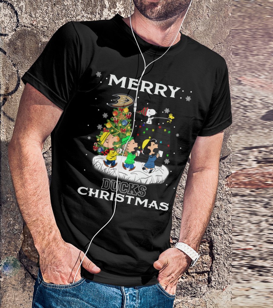 Merry Anaheim Ducks Christmas Snoopy Woodstock Peanuts Fans T-Shirt