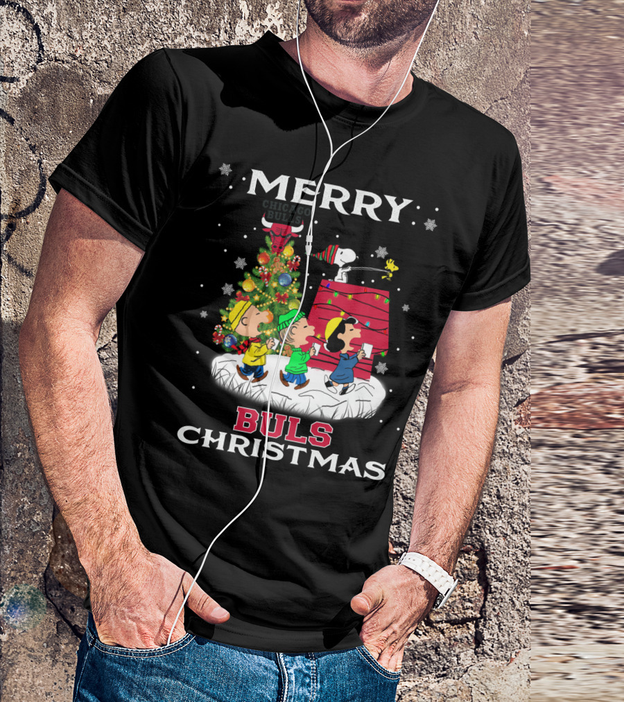 Merry Bulls Christmas For Snoopy Fans T-Shirt