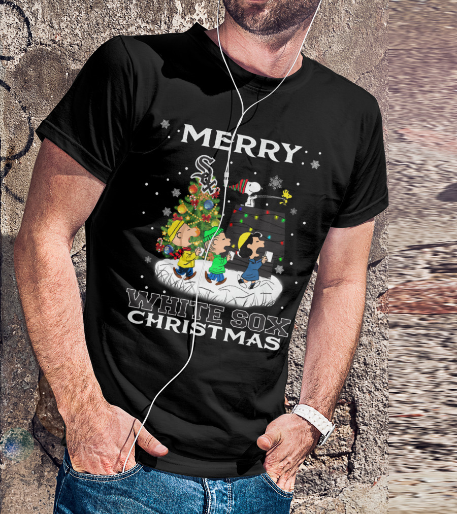 Merry Chicago White Sox Christmas Featuring Snoopy And Peanuts Characters T-Shirt