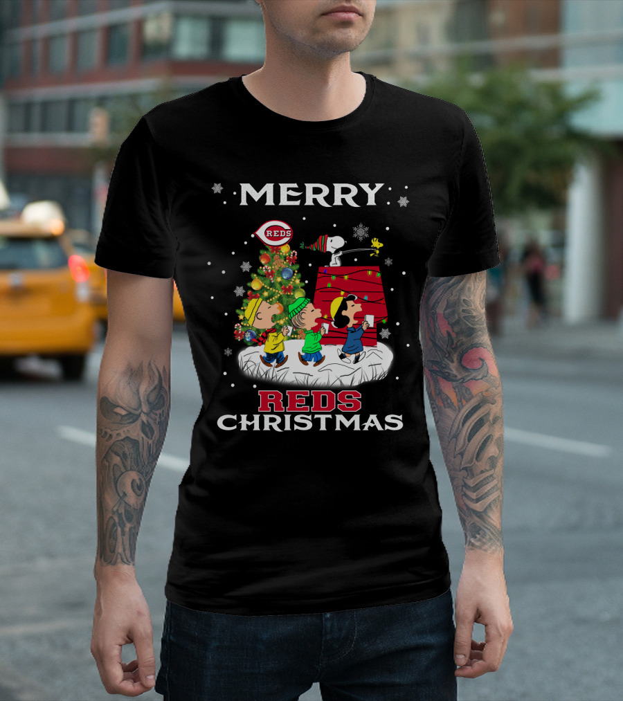 Merry Cincinnati Reds Christmas Featuring Snoopy and Peanuts Characters T-Shirt