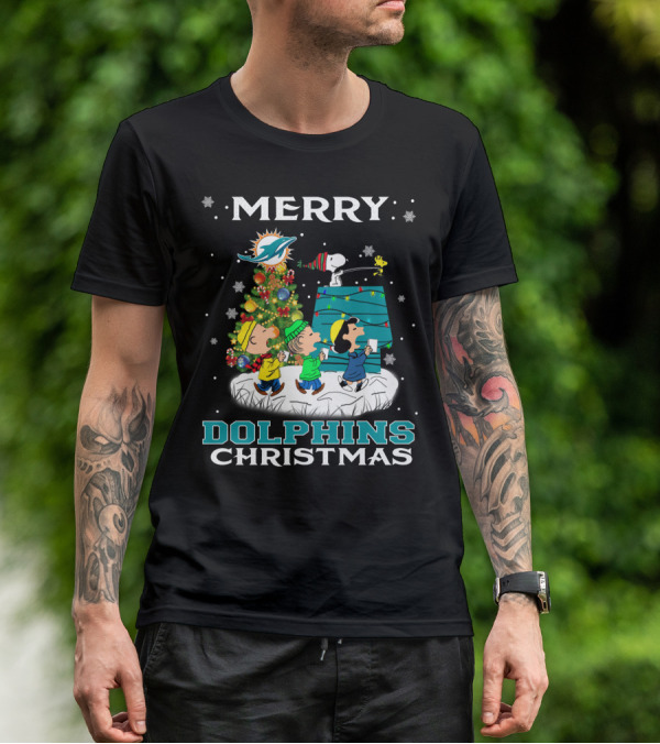 Merry Miami Dolphins Christmas With Snoopy And Woodstock Holiday Scene T-Shirt