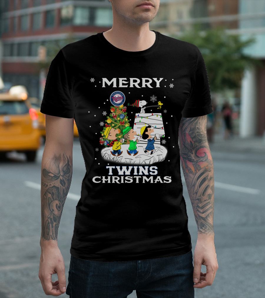 Merry Minnesota Twins Christmas With Snoopy And Peanuts Characters T-Shirt