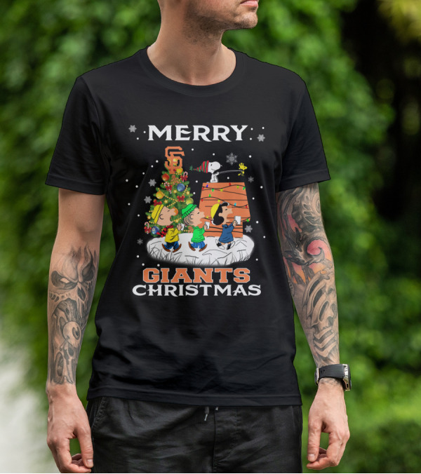 Merry San Francisco Giants Christmas Snoopy Peanuts Festive Scene T-Shirt