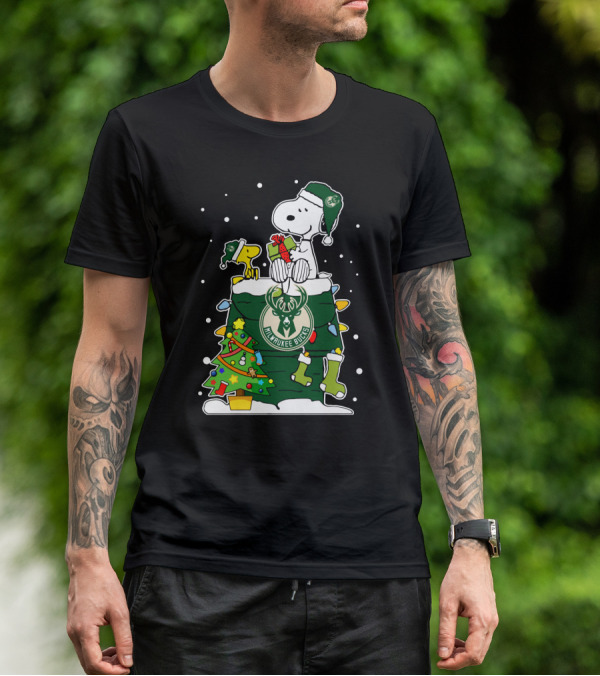 Milwaukee Bucks Christmas Snoopy And Woodstock Holiday Scene T-Shirt