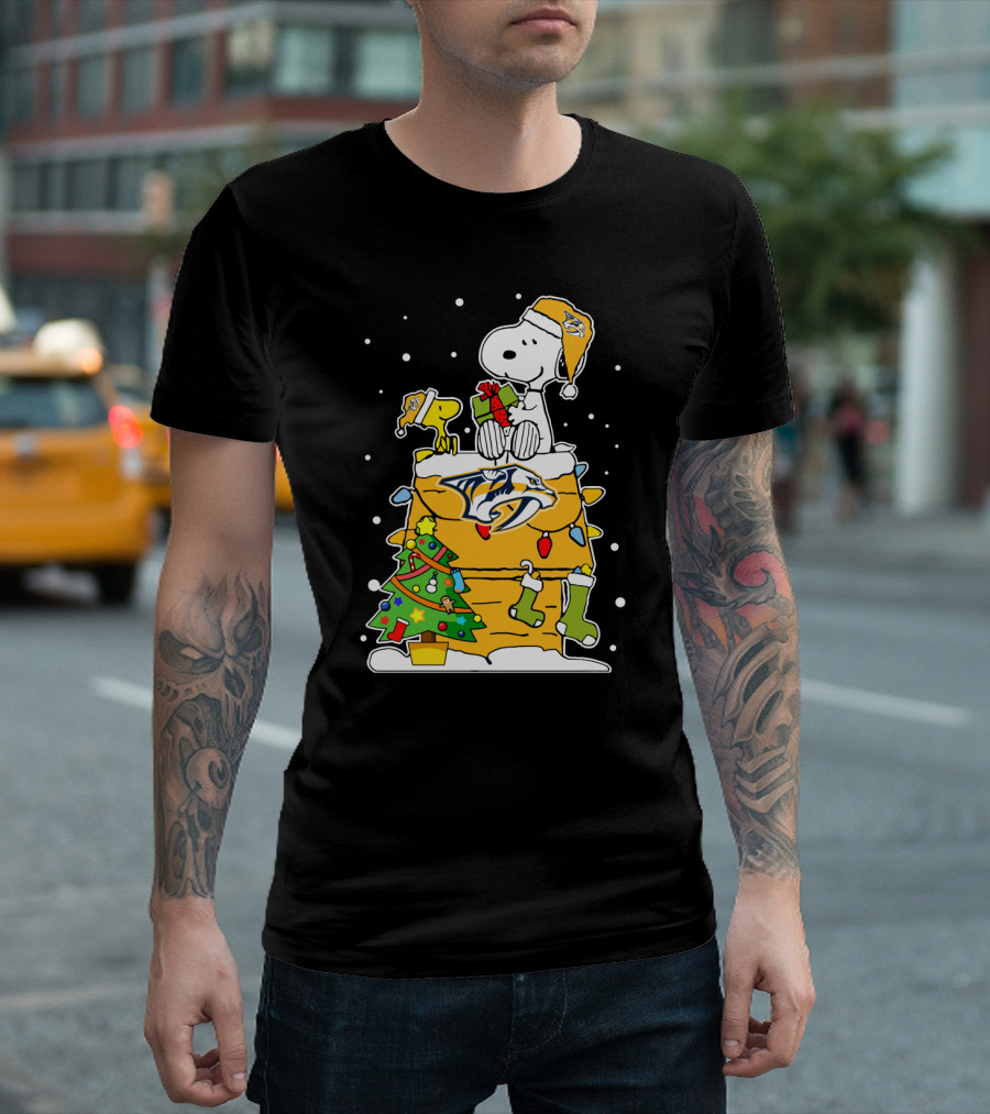 Nashville Predators Snoopy Christmas Doghouse With Woodstock And Holiday Decor T-Shirt