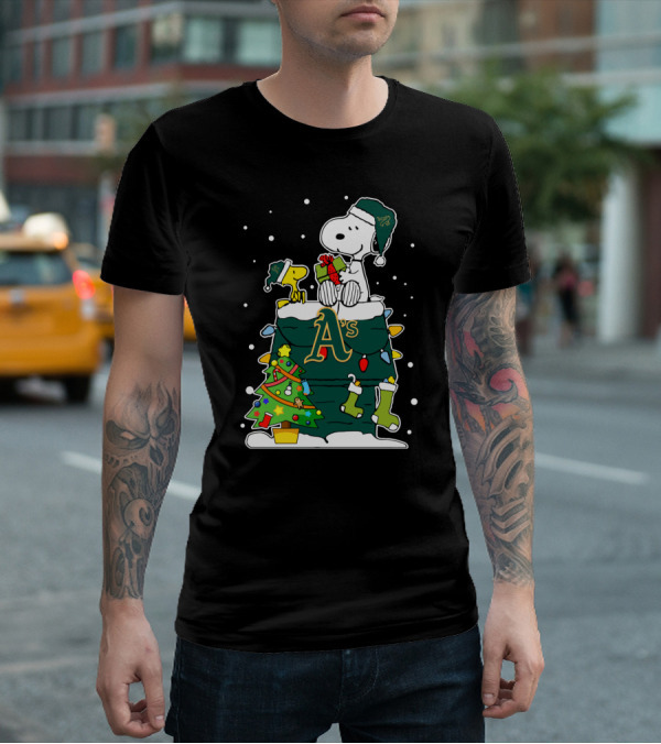 Snoopy Christmas Oakland Athletics Festive Scene With Woodstock And Gifts T-Shirt