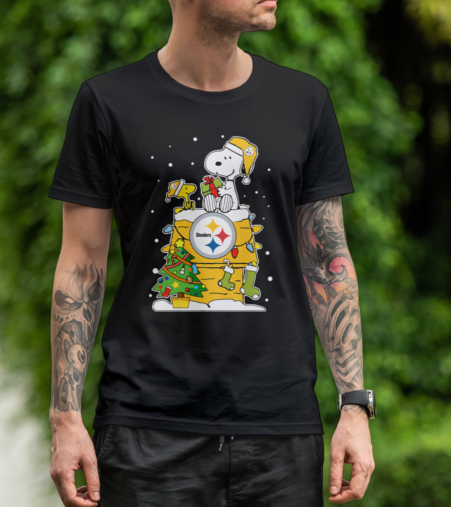 Pittsburgh Steelers Christmas Snoopy And Woodstock House With Holiday Decorations T-Shirt