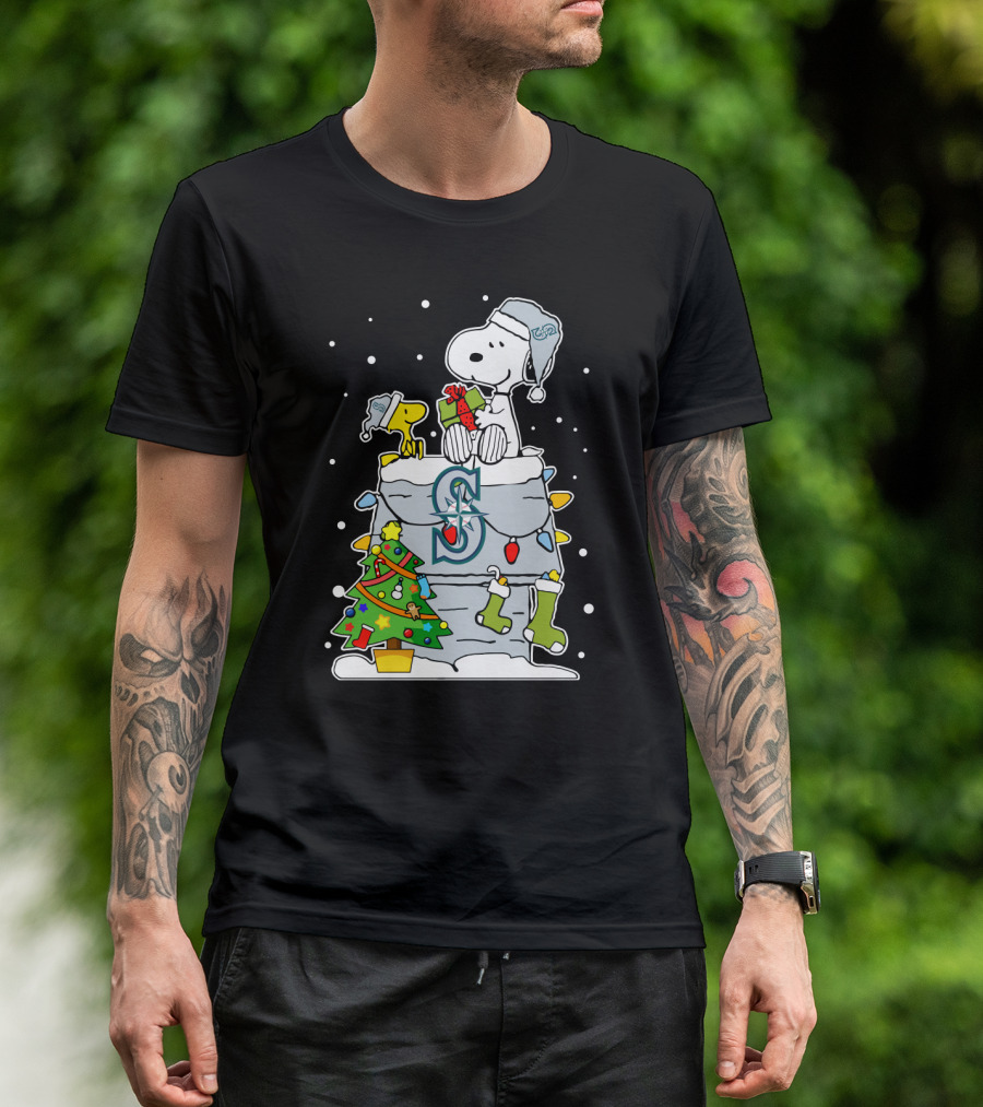 Snoopy And Woodstock Celebrate Christmas On Seattle Mariners Chimney T-Shirt
