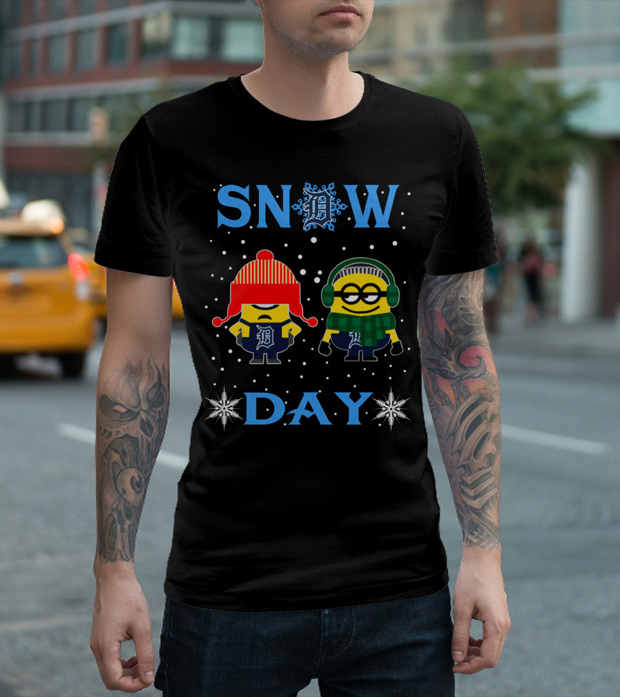 Detroit Tigers Minions Snow Day Winter Fun T-Shirt
