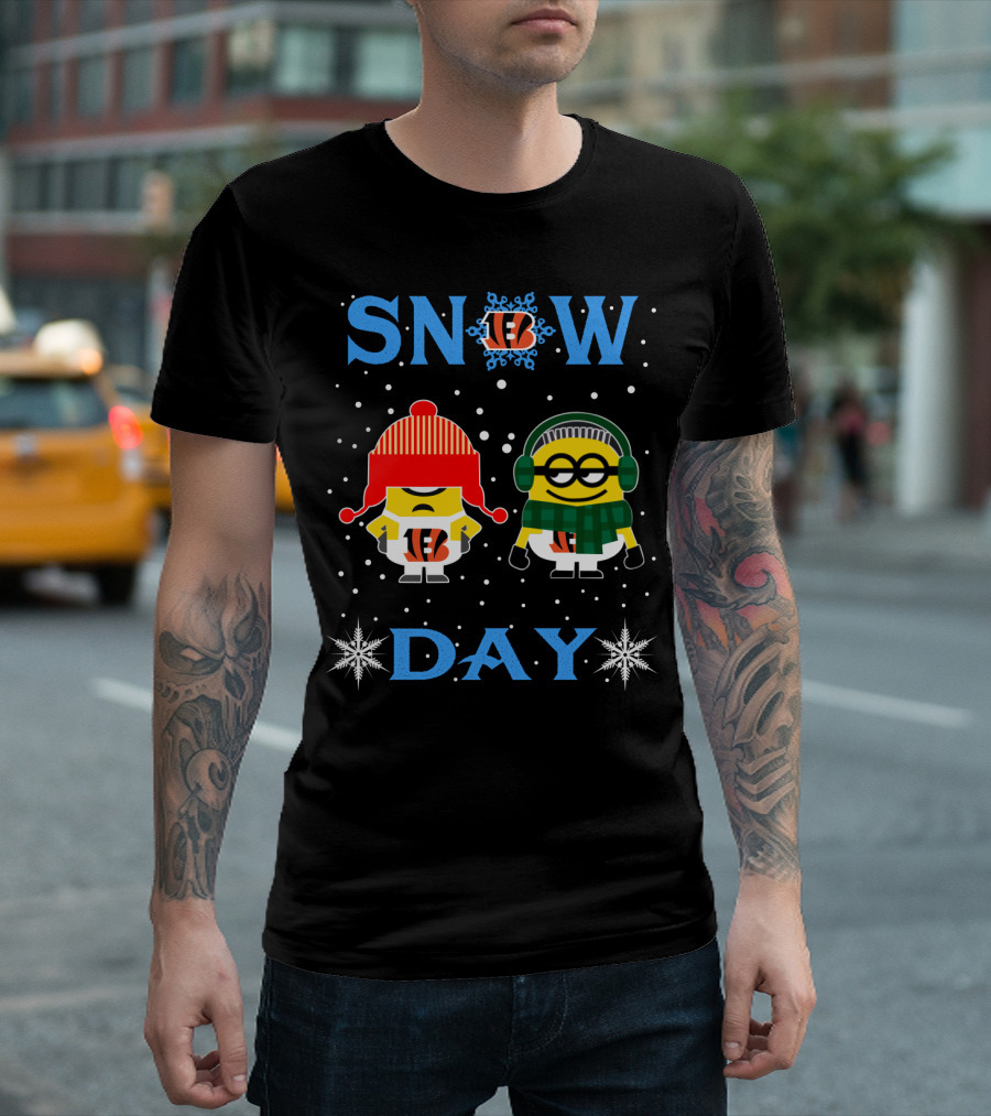 Snow Day For Cincinnati Bengals Vs Minion Winter Fun Fan Holiday T-Shirt