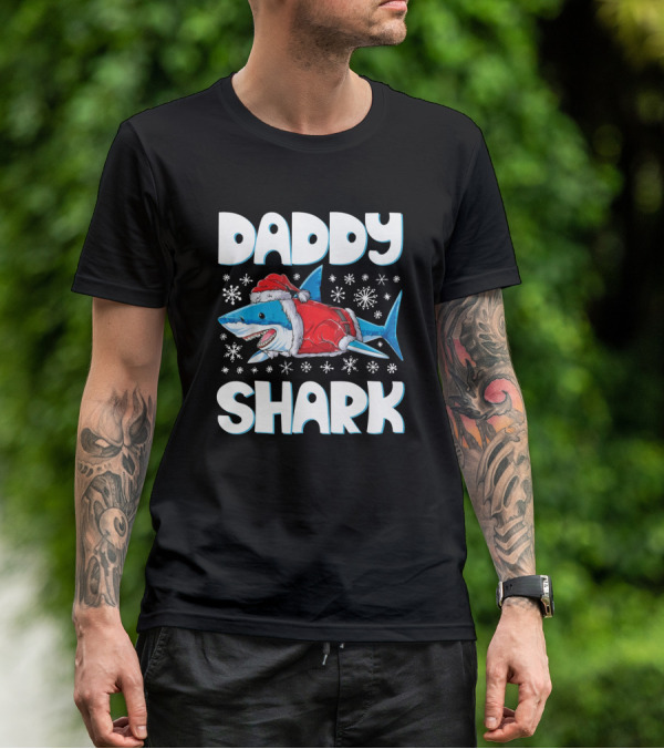 Daddy Shark Santa Hat Snowflakes Christmas T-Shirt