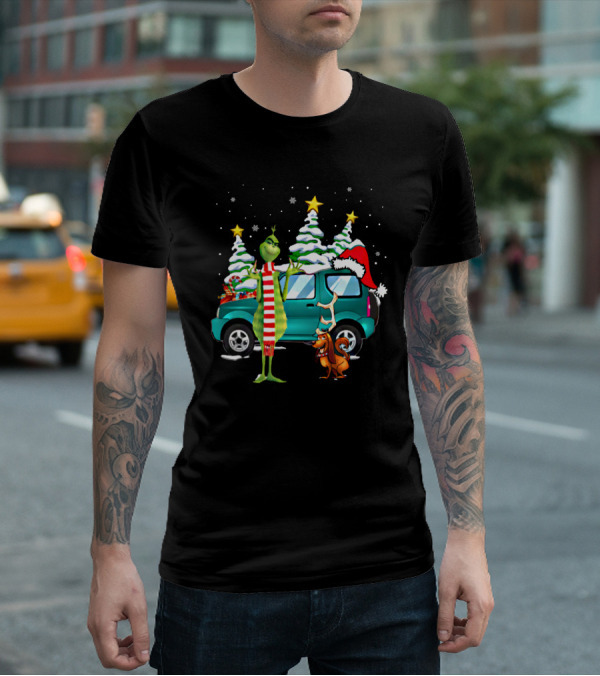 Grinch Max Dog Christmas Snow Trees Santa Hat Car Scene T-Shirt