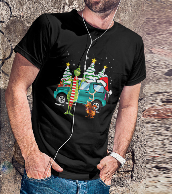Grinch Max Dog Christmas Snow Trees Santa Hat Car Scene T-Shirt