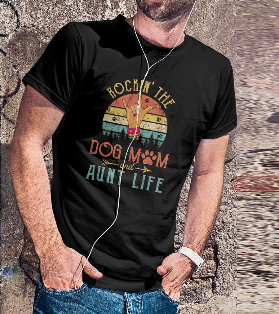 ROCKIN' THE DOG MOM AND AUNT LIFE Vintage Sunset Paw Print Peace Sign Retro Rainbow T-Shirt