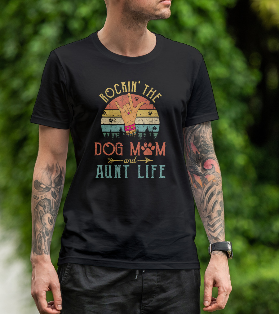 ROCKIN' THE DOG MOM AND AUNT LIFE Vintage Sunset Paw Print Peace Sign Retro Rainbow T-Shirt