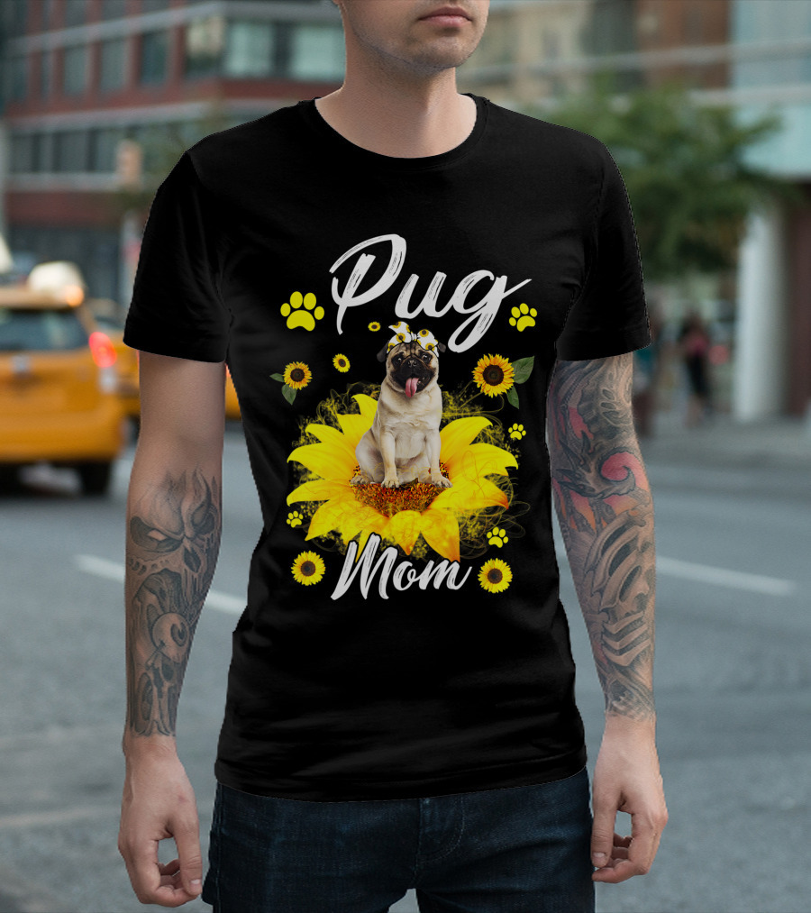 Pug Mom Sunflower Dog Paw Graphics T-Shirt