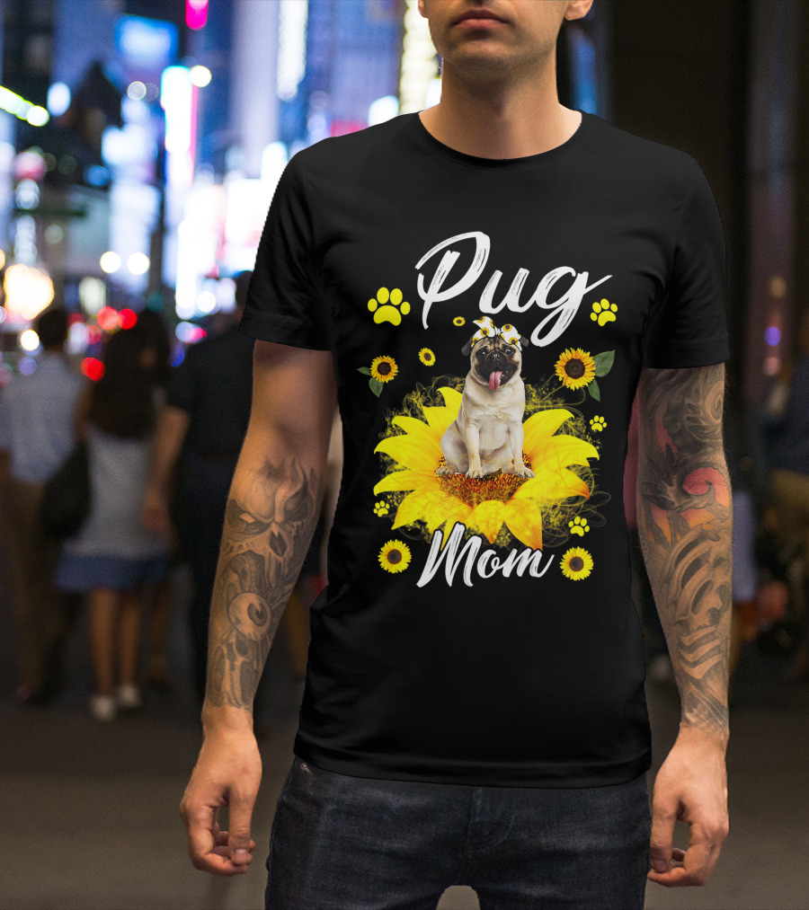 Pug Mom Sunflower Dog Paw Graphics T-Shirt