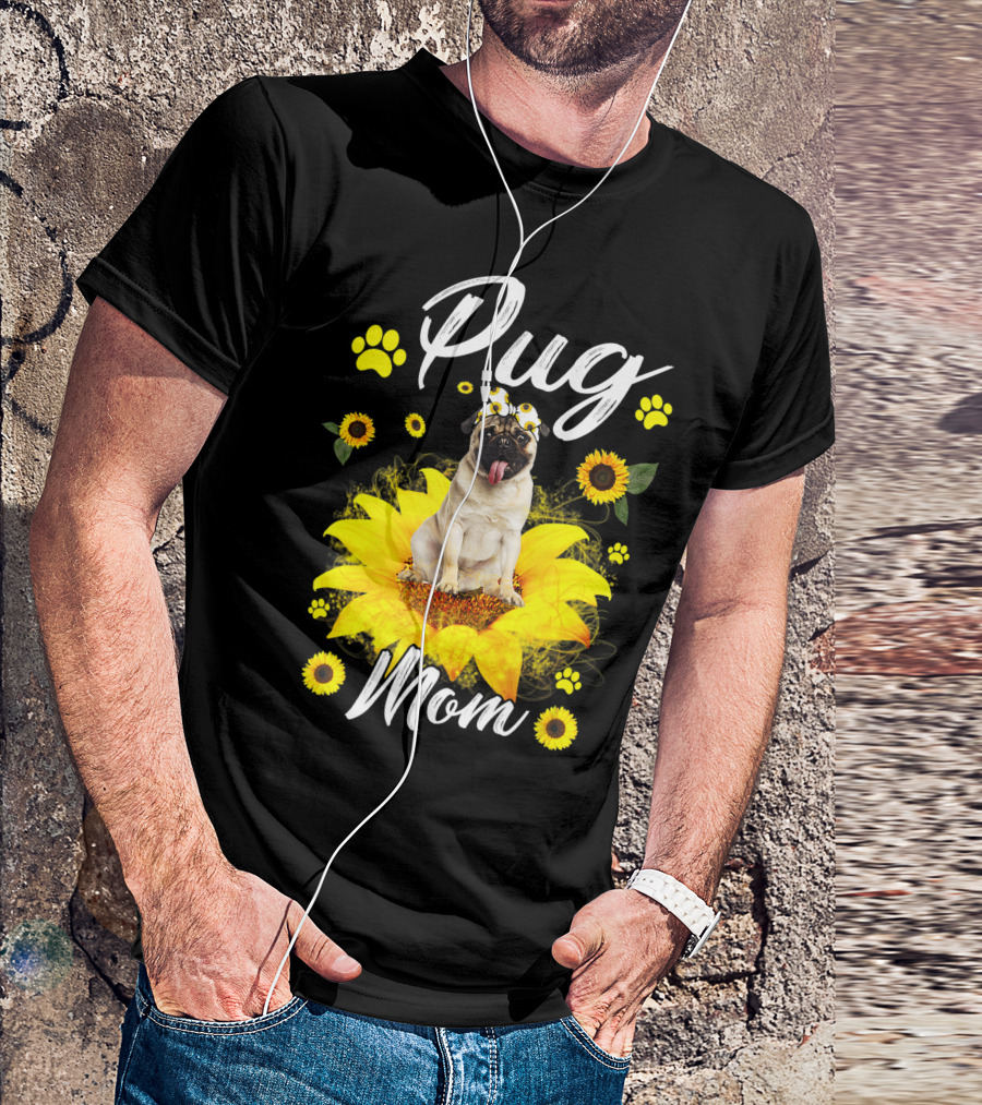 Pug Mom Sunflower Dog Paw Graphics T-Shirt