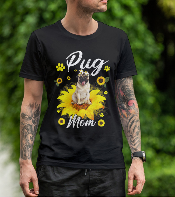 Pug Mom Sunflower Dog Paw Graphics T-Shirt