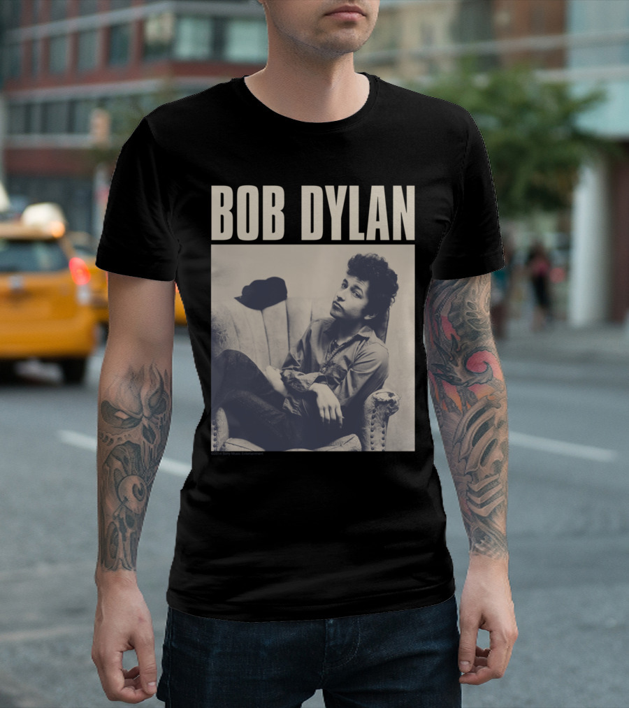Bob Dylan Sitting on Chair Iconic Photo T-Shirt