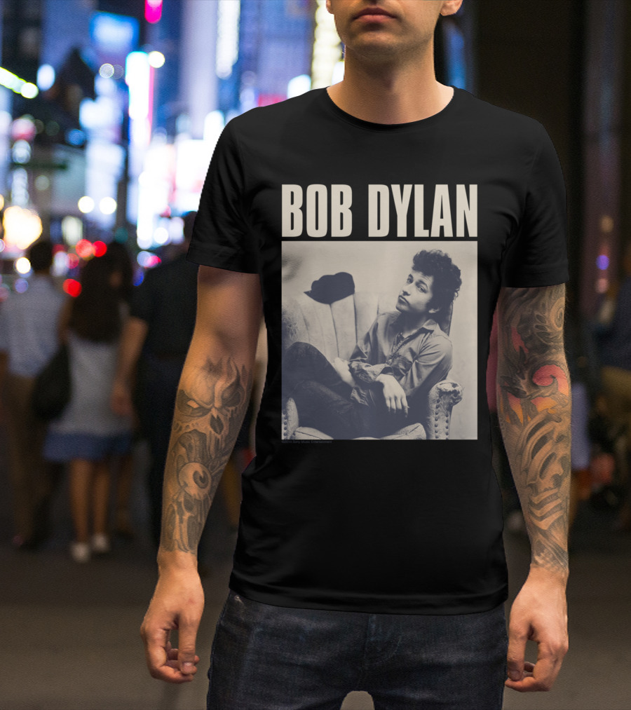 Bob Dylan Sitting On Chair Iconic Photo T-Shirt