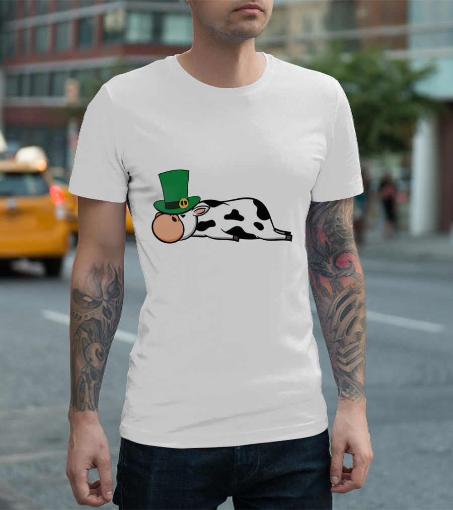 St Patricks Day Drunken Beer Party Cow with Irish Leprechaun Hat T-Shirt