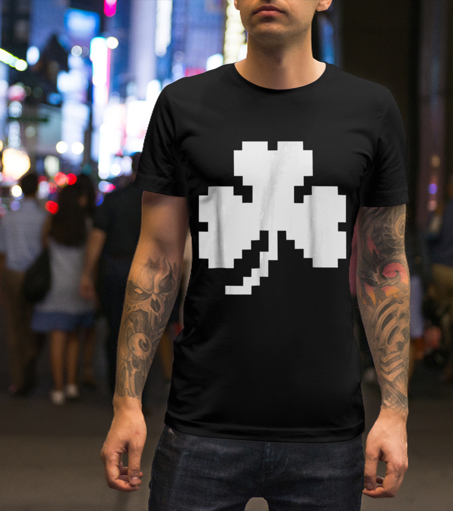 Clover Pixel Irish Shamrock Retro Gaming T-Shirt