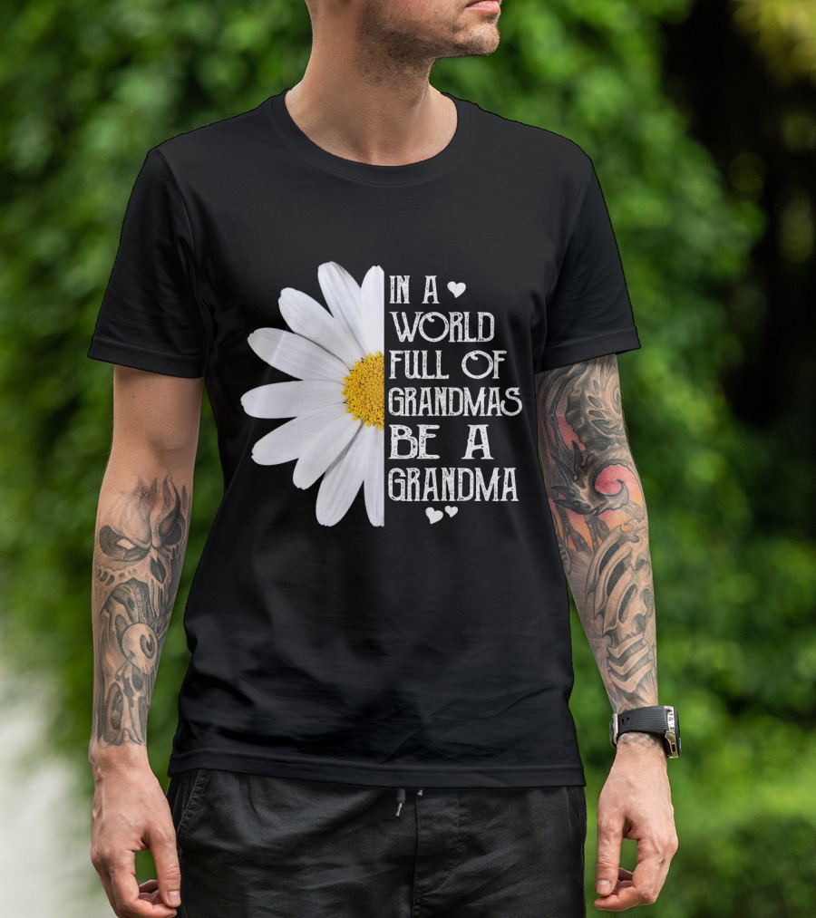 In A World Full Of Grandmas Be A Grandma White Daisy Flower With Hearts T-Shirt