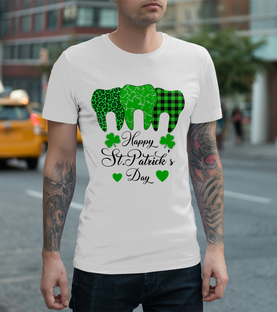Happy St Patrick's Day Funny Dentist Clover Tooth T-Shirt