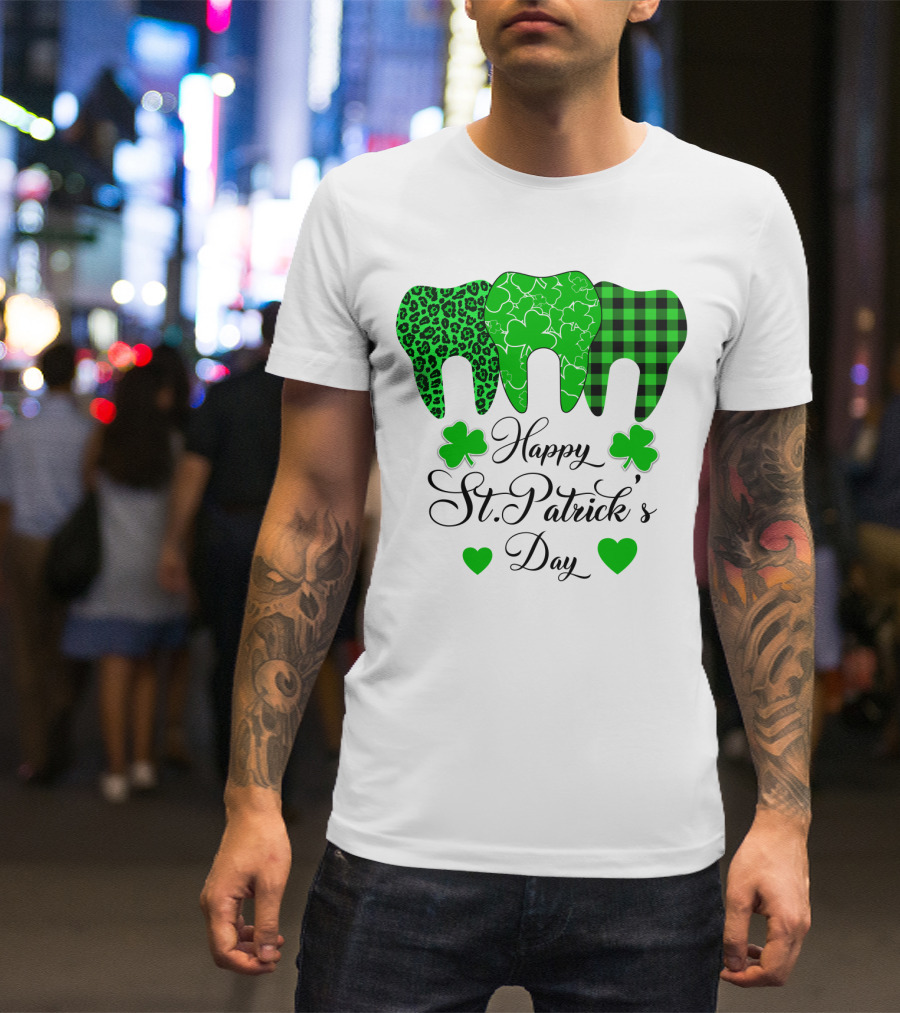 Happy St Patrick's Day Funny Dentist Clover Tooth T-Shirt