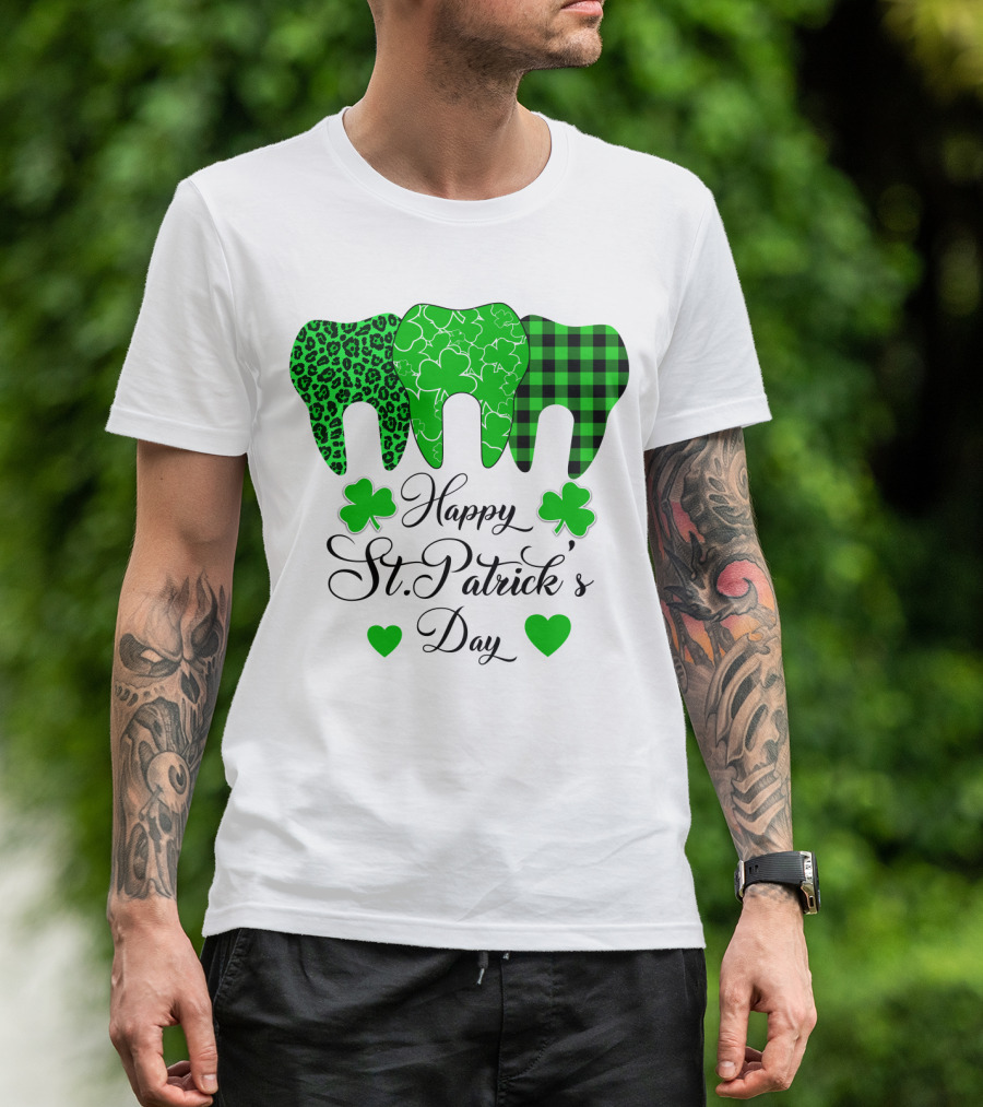 Happy St Patrick's Day Funny Dentist Clover Tooth T-Shirt