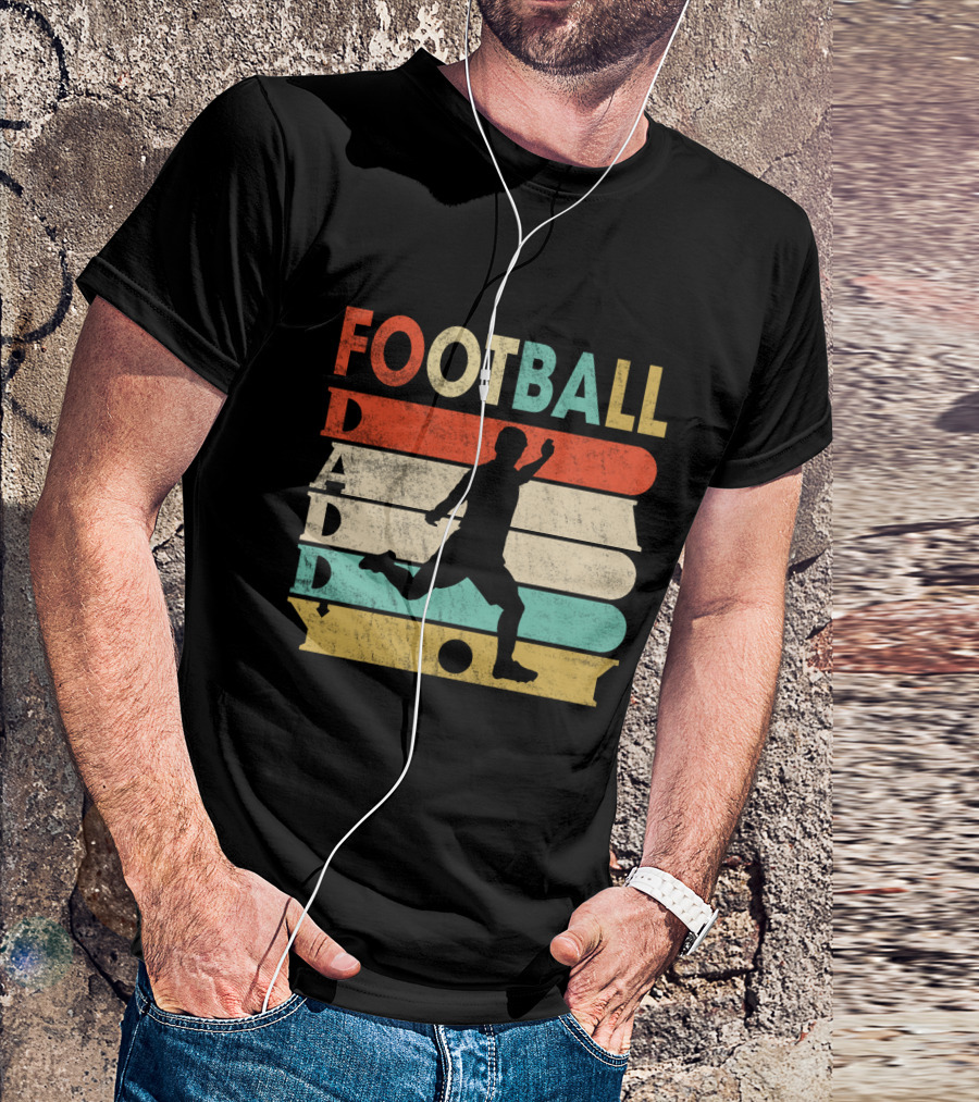 FOOTBALL DADDY Vintage Silhouette Soccer Kicking Retro Stripes T-Shirt
