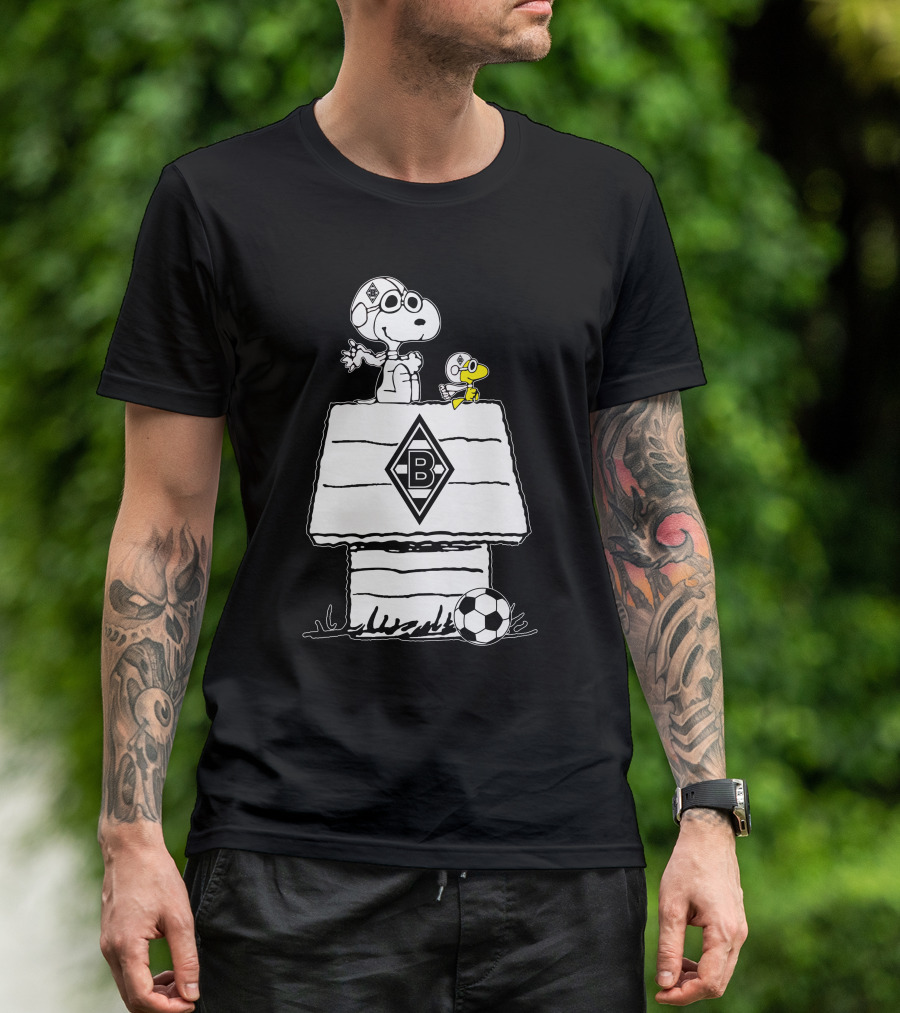 Borussia Mönchengladbach Snoopy And Woodstock Soccer Doghouse T-Shirt