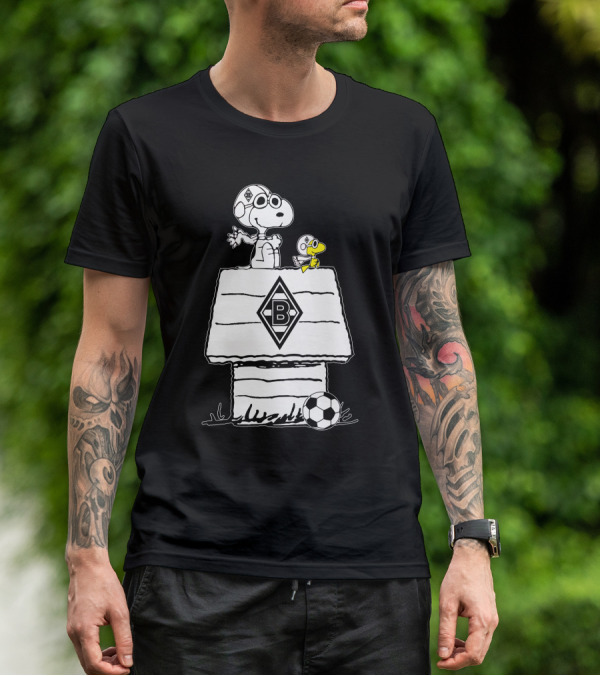 Borussia Mönchengladbach Snoopy And Woodstock Soccer Doghouse T-Shirt