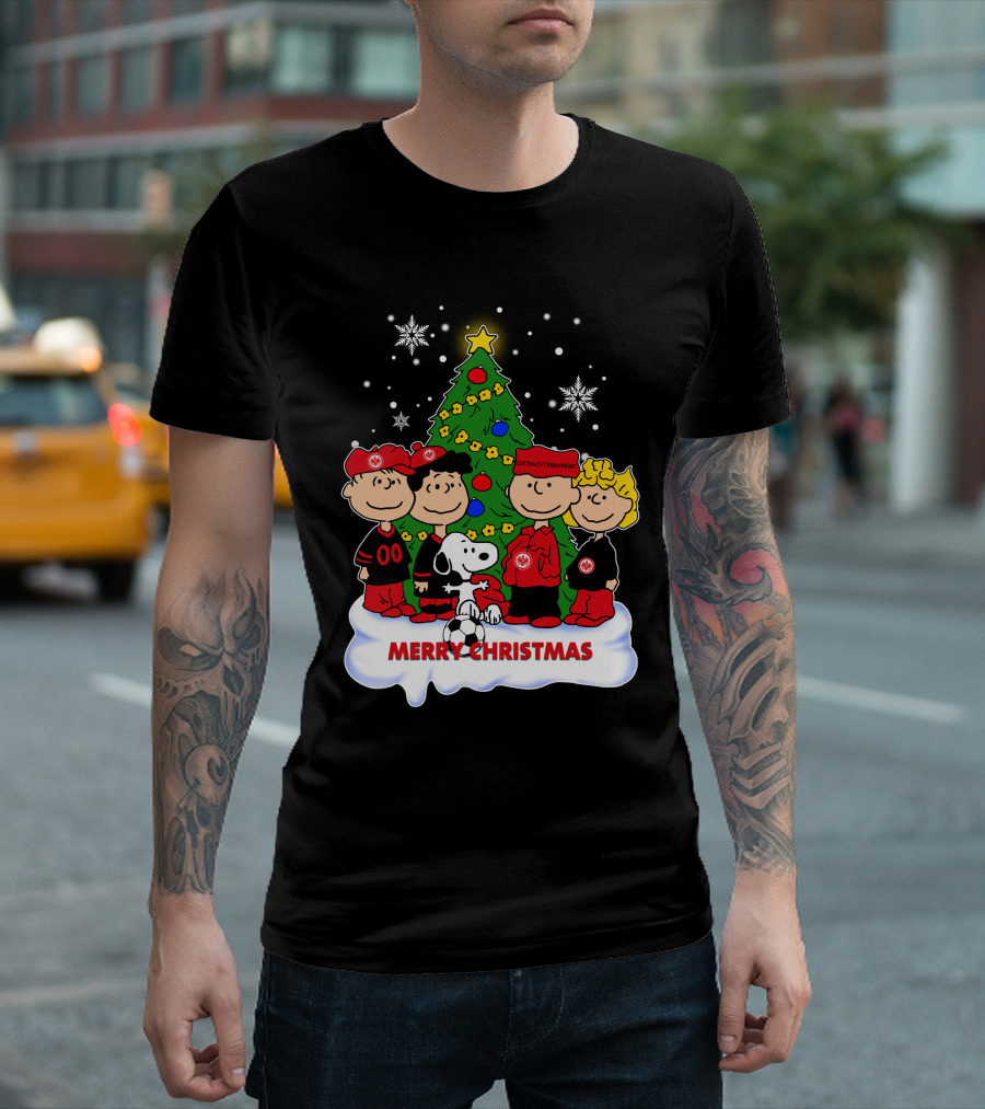 Eintracht Frankfurt Peanuts Merry Christmas with Snoopy and Christmas Tree T-Shirt