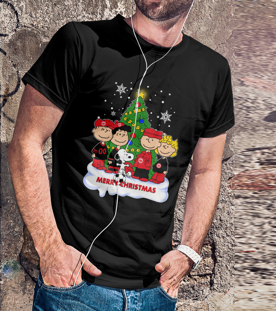 Eintracht Frankfurt Peanuts Merry Christmas With Snoopy And Christmas Tree T-Shirt