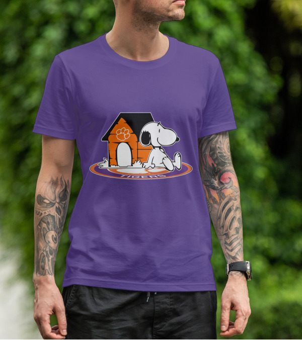 Clemson Tigers Football Forever Snoopy Doghouse Fan T-Shirt