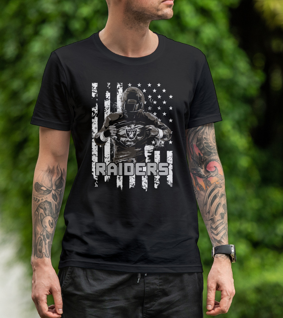 Las Vegas Raiders Player With American Flag Background T-Shirt