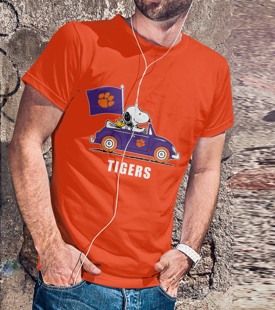 Clemson Tigers Snoopy Driving With Woodstock In Purple Car T-Shirt