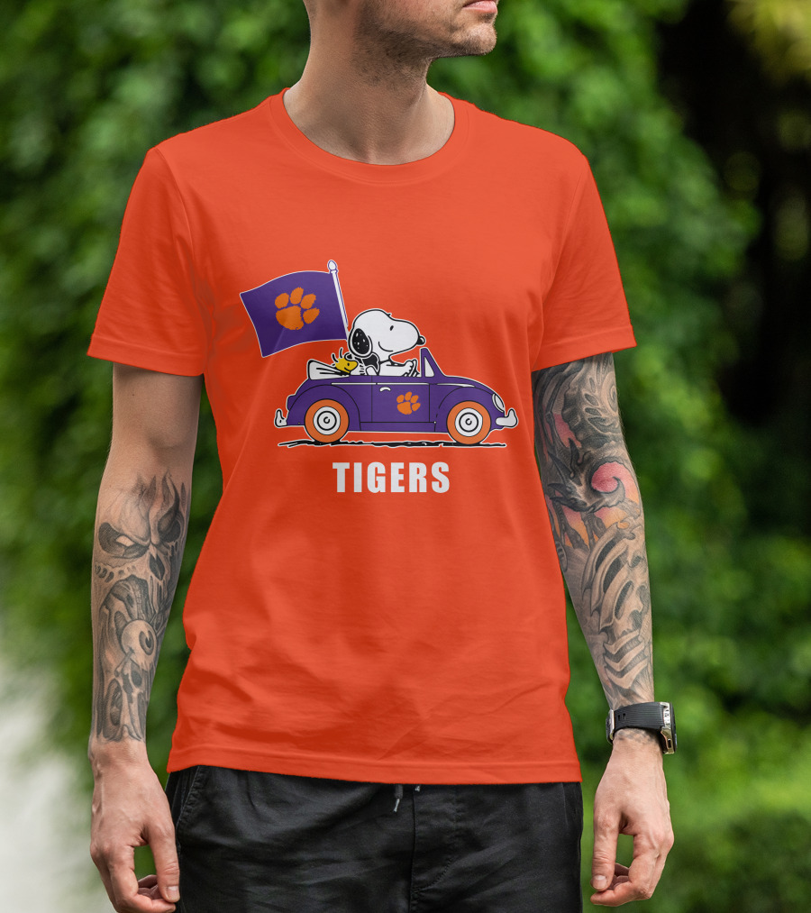 Clemson Tigers Snoopy Driving With Woodstock In Purple Car T-Shirt