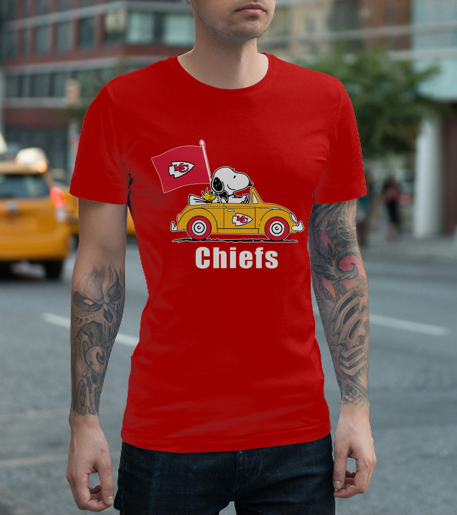 Kansas City Chiefs Snoopy Riding with Woodstock in Yellow Car T-Shirt