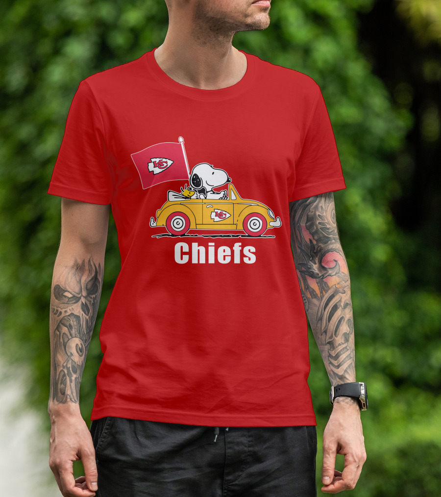 Kansas City Chiefs Snoopy Riding With Woodstock In Yellow Car T-Shirt