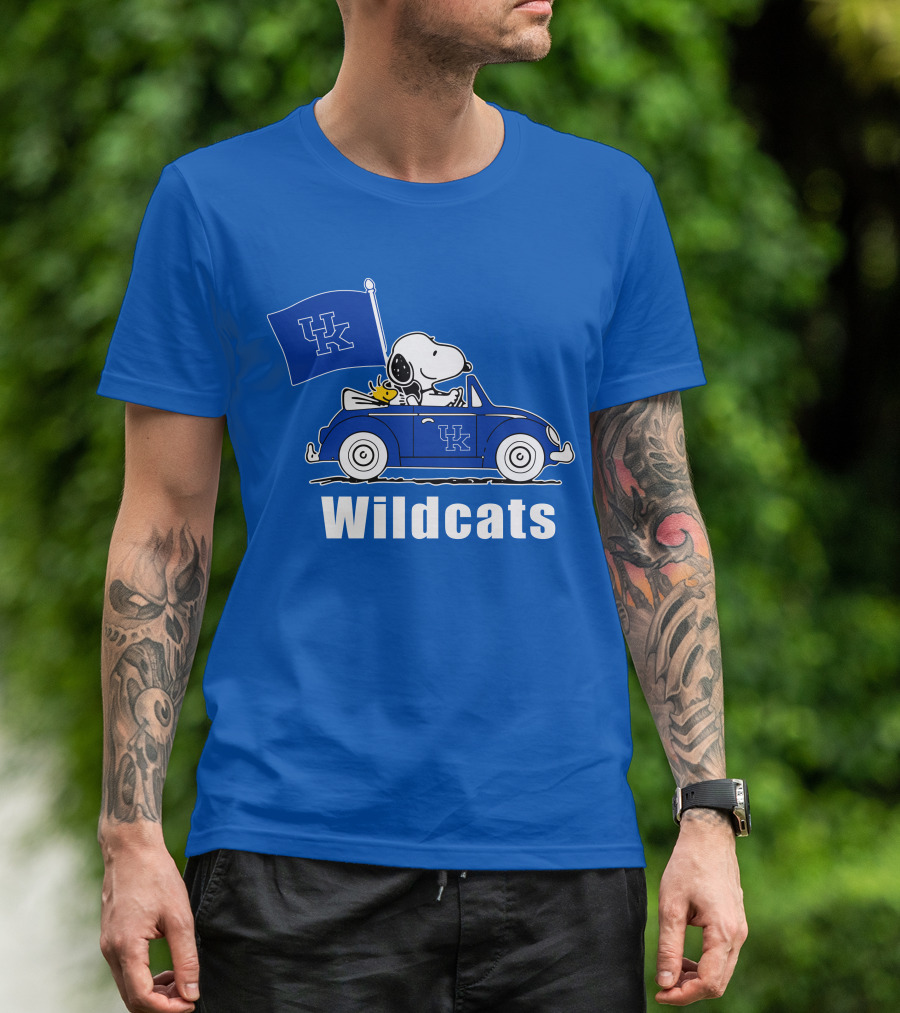 Snoopy Driving Kentucky Wildcats Car With Woodstock And UK Flag T-Shirt