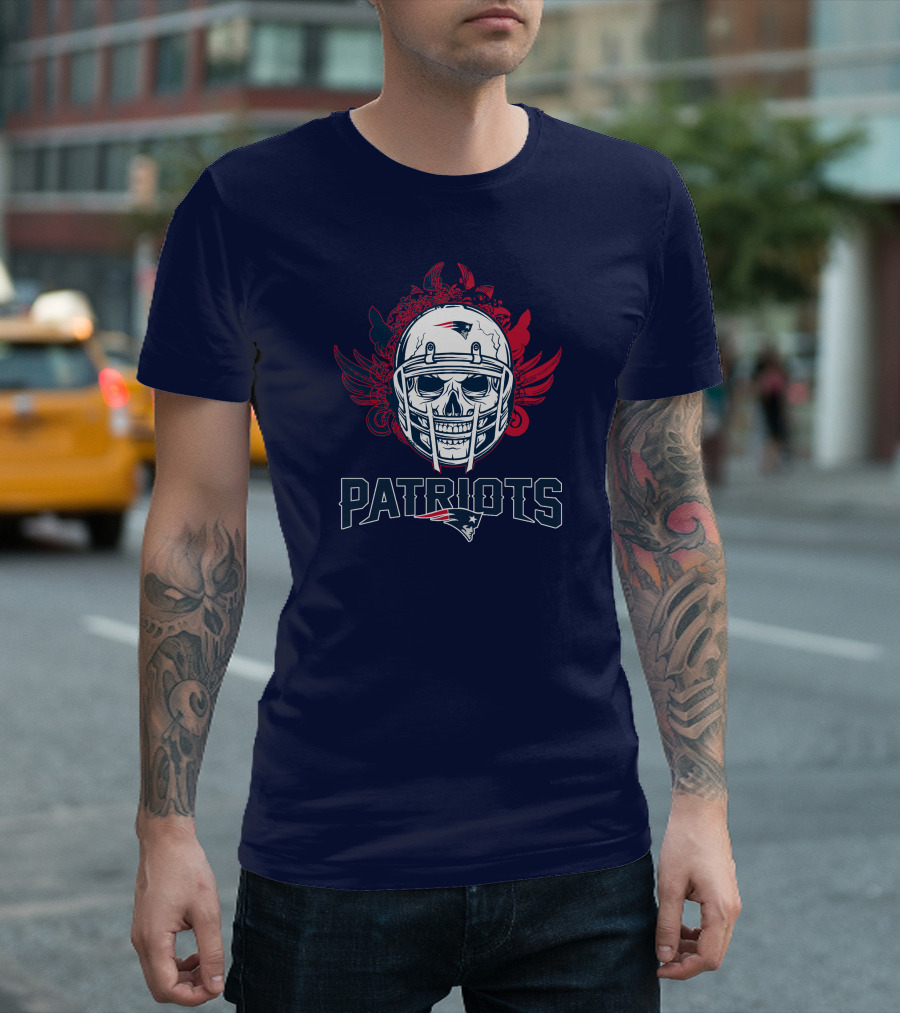 New England Patriots Skull Helmet Sports T-Shirt
