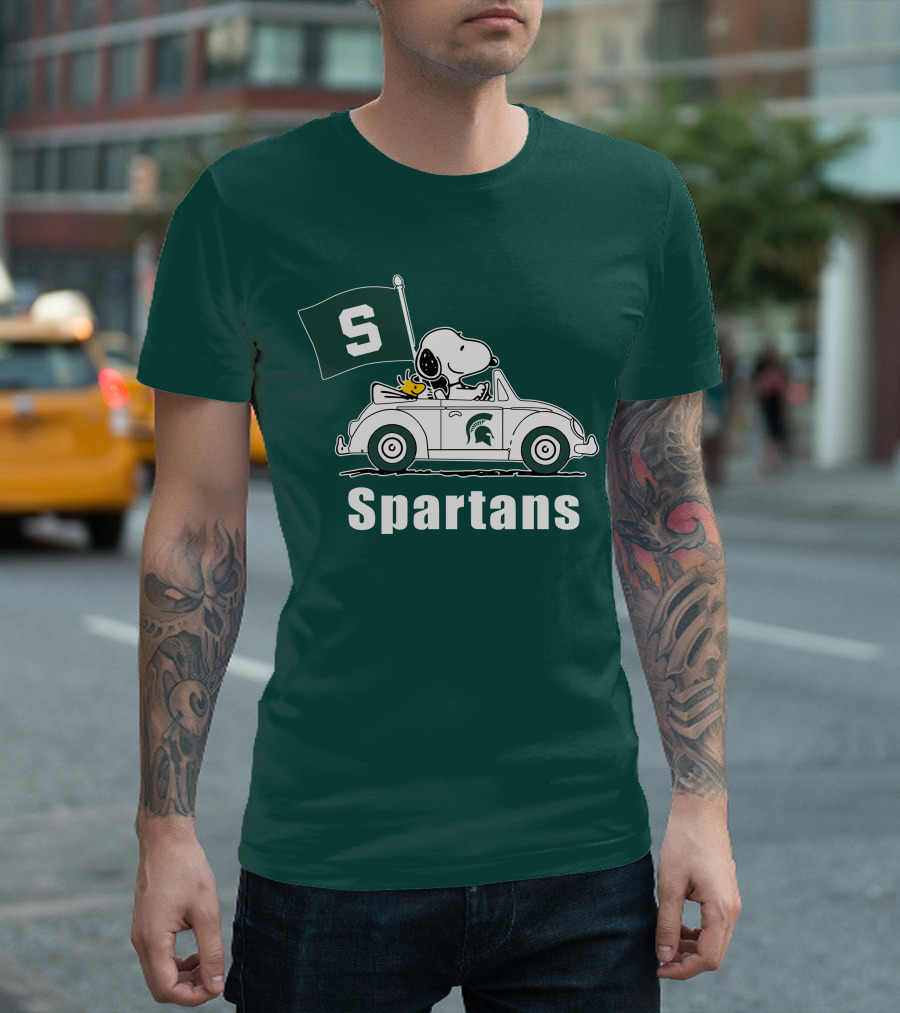 Snoopy Driving with Michigan State Spartans Flag T-Shirt