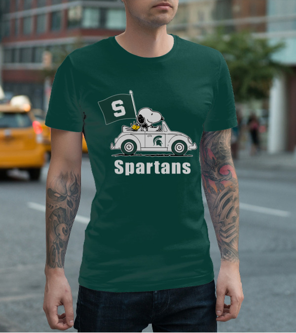 Snoopy Driving With Michigan State Spartans Flag T-Shirt