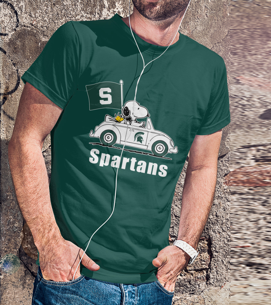 Snoopy Driving With Michigan State Spartans Flag T-Shirt
