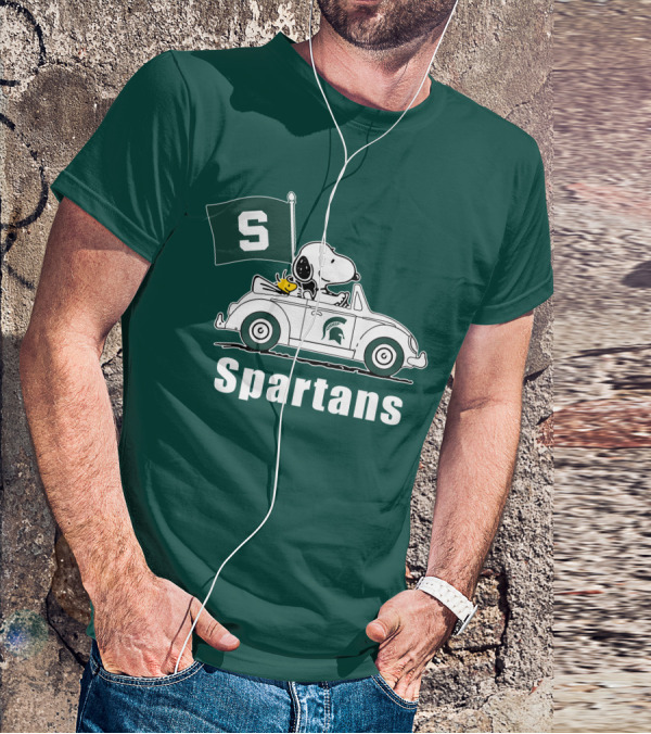 Snoopy Driving With Michigan State Spartans Flag T-Shirt