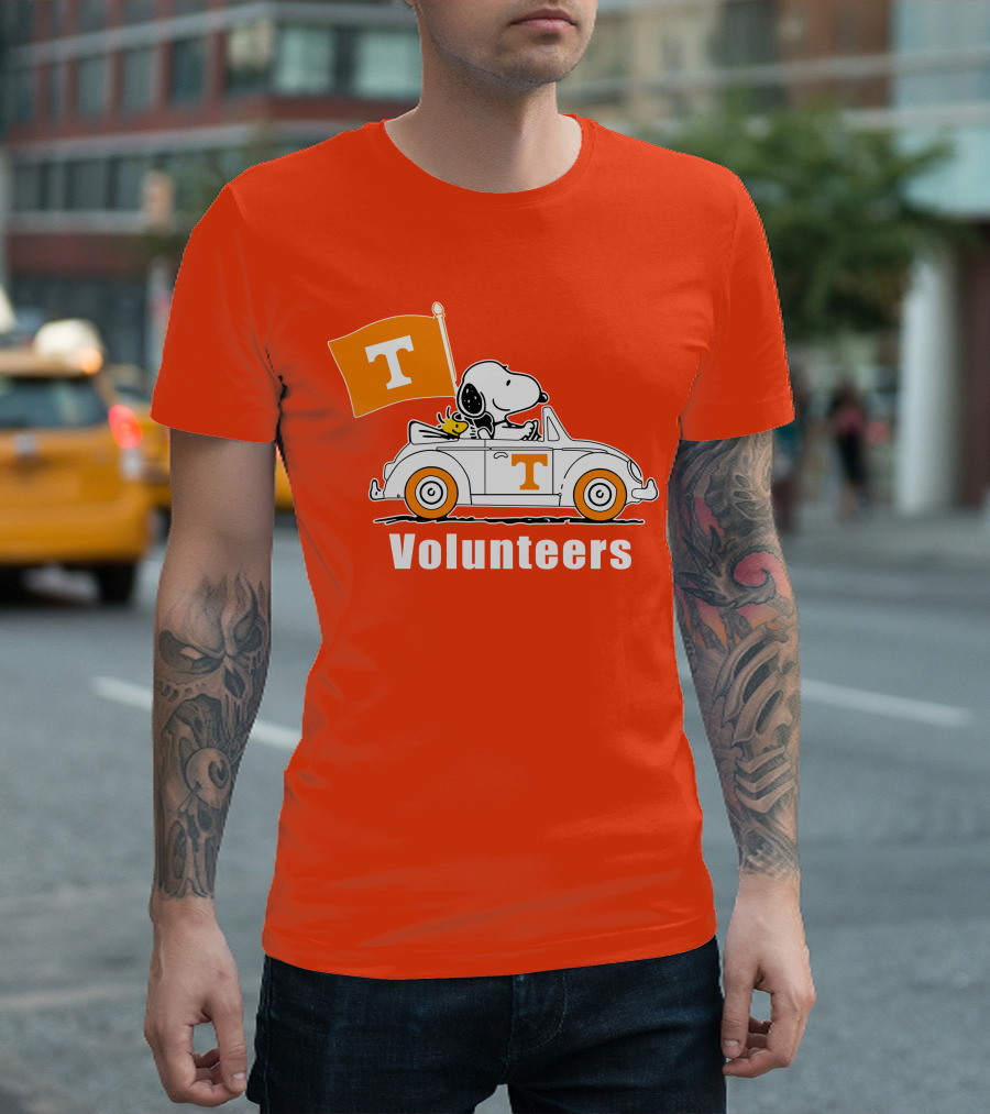 Tennessee Volunteers Snoopy Driving with T Flag T-Shirt