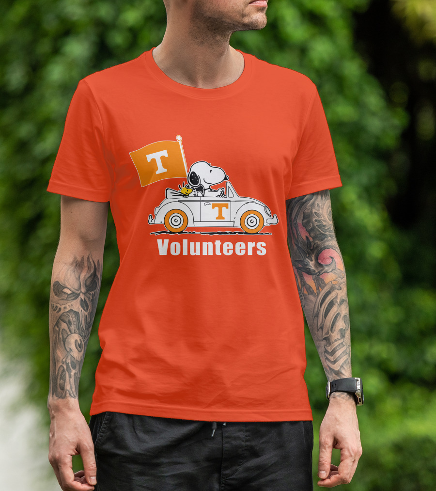 Tennessee Volunteers Snoopy Driving With T Flag T-Shirt
